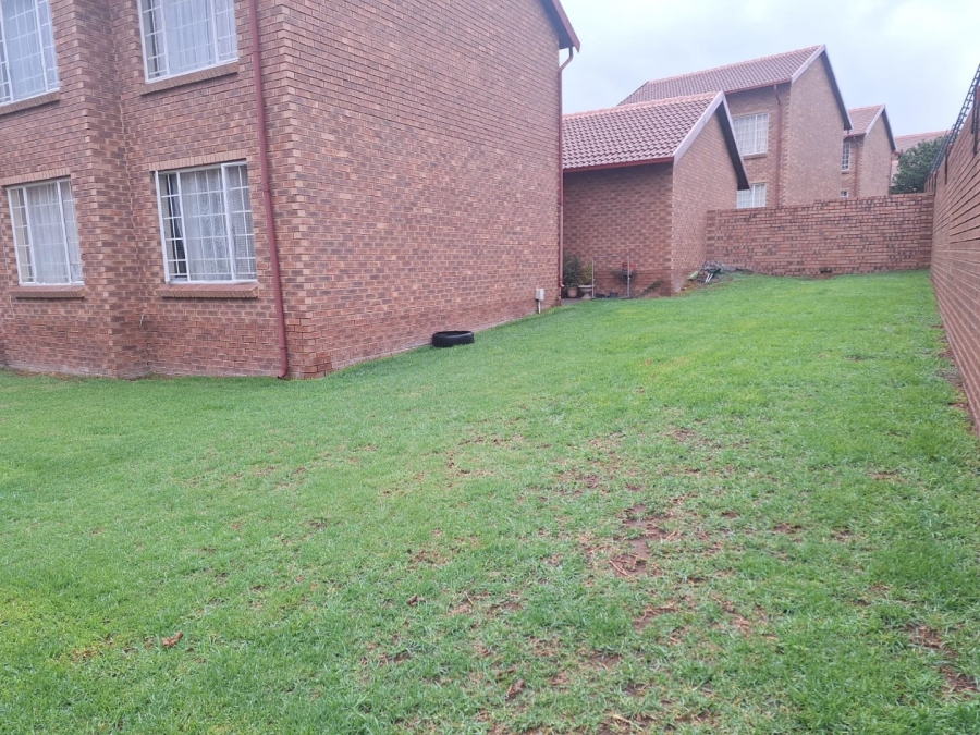 2 Bedroom Property for Sale in The Reeds Gauteng