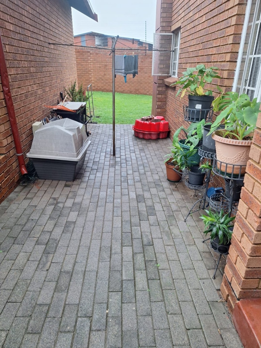 2 Bedroom Property for Sale in The Reeds Gauteng