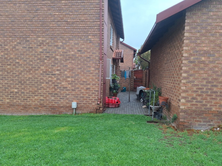 2 Bedroom Property for Sale in The Reeds Gauteng