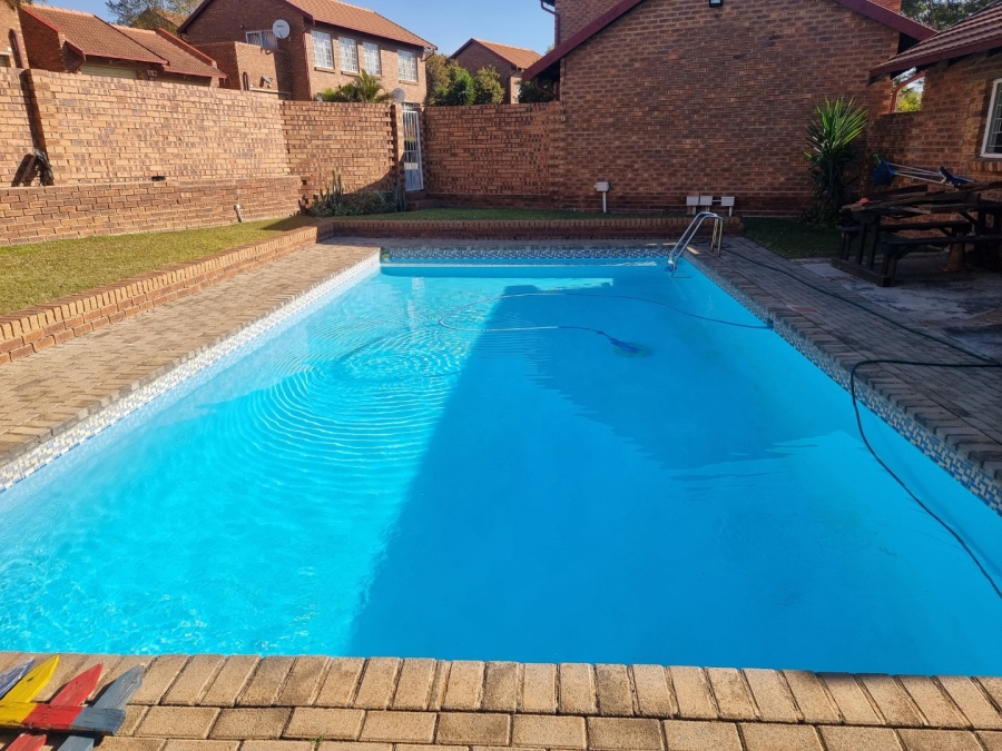 2 Bedroom Property for Sale in The Reeds Gauteng