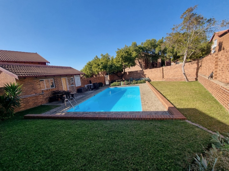 2 Bedroom Property for Sale in The Reeds Gauteng