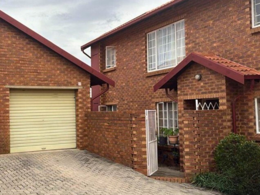 2 Bedroom Property for Sale in The Reeds Gauteng