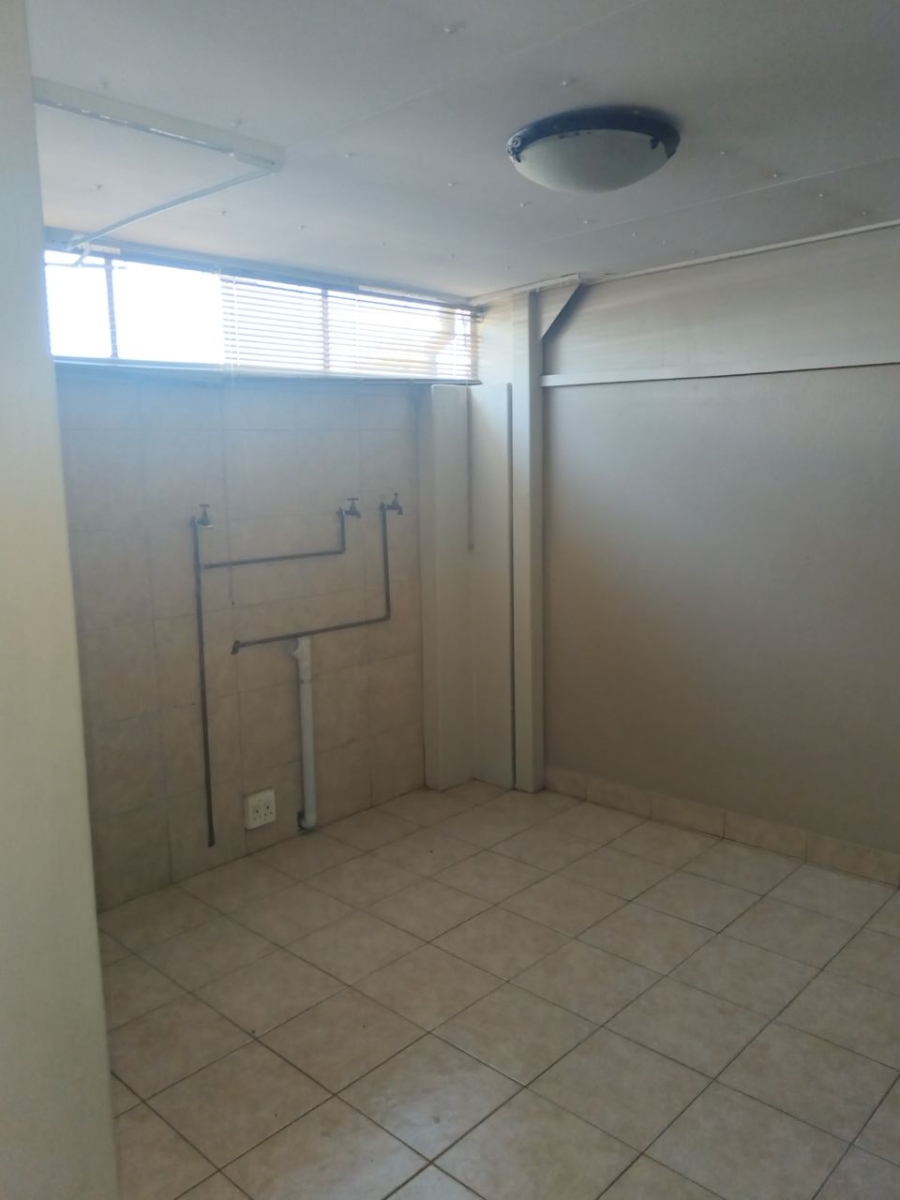 To Let 2 Bedroom Property for Rent in Die Hoewes Gauteng