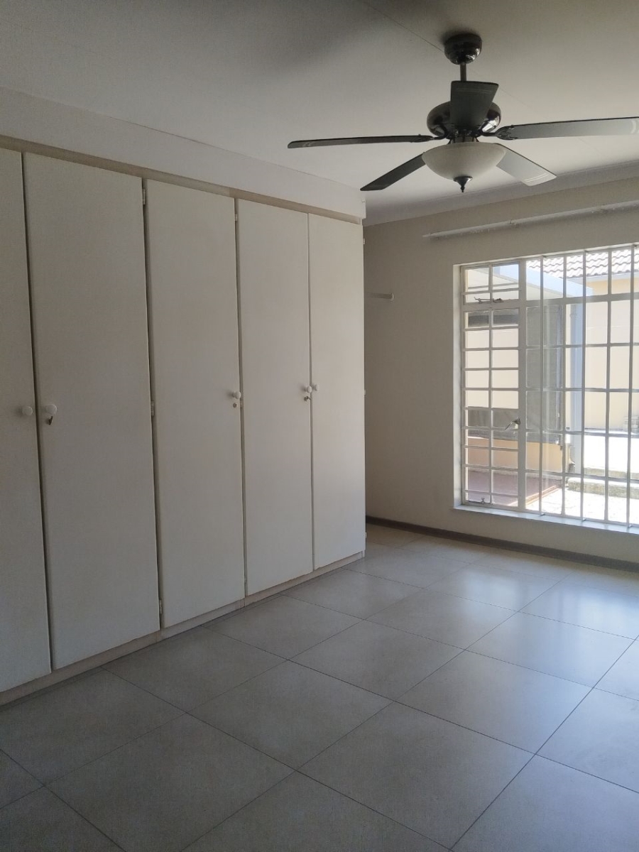 To Let 2 Bedroom Property for Rent in Die Hoewes Gauteng