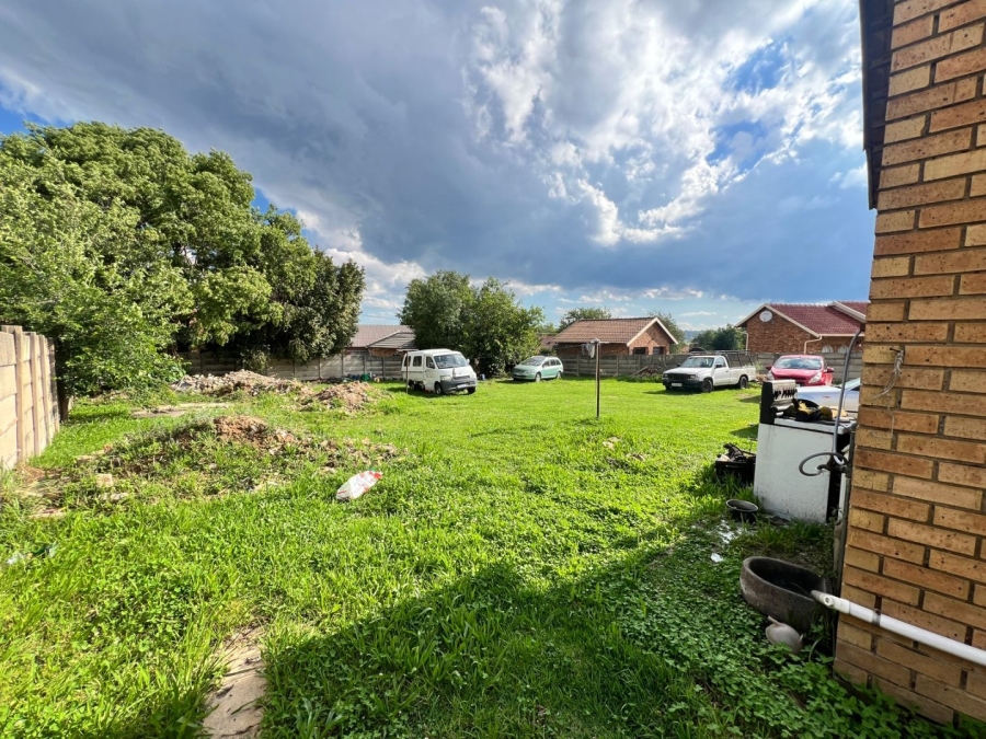 2 Bedroom Property for Sale in Birchleigh North Gauteng