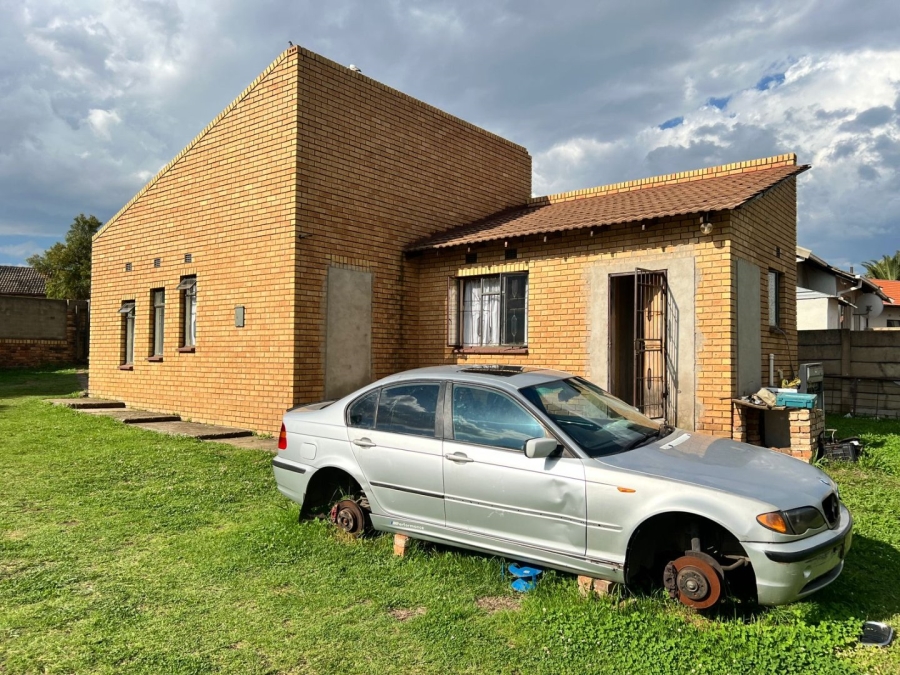 2 Bedroom Property for Sale in Birchleigh North Gauteng