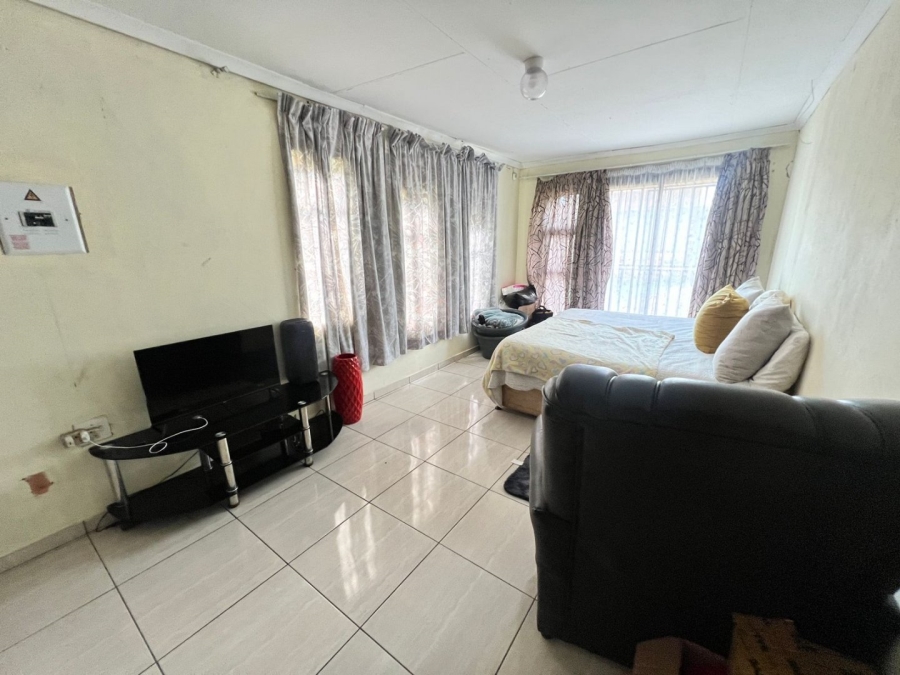 2 Bedroom Property for Sale in Birchleigh North Gauteng