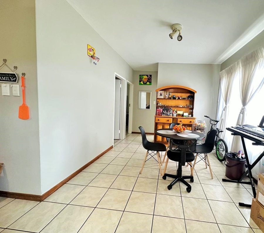 2 Bedroom Property for Sale in Die Hoewes Gauteng