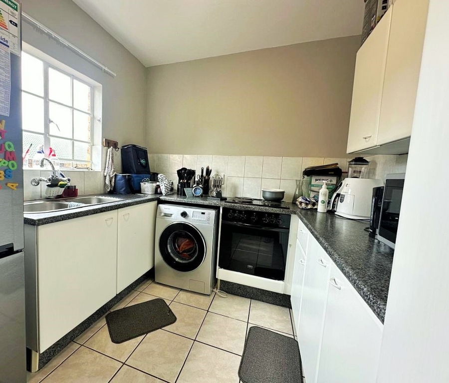 2 Bedroom Property for Sale in Die Hoewes Gauteng