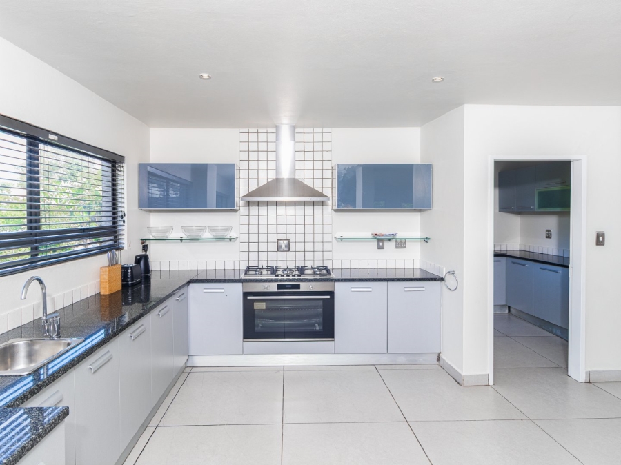 To Let 4 Bedroom Property for Rent in Sandown Gauteng