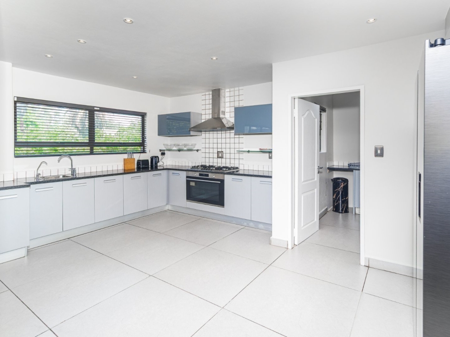 To Let 4 Bedroom Property for Rent in Sandown Gauteng