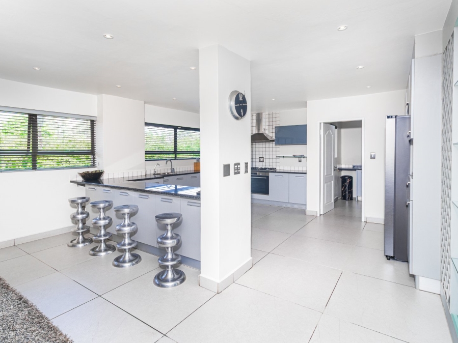 To Let 4 Bedroom Property for Rent in Sandown Gauteng