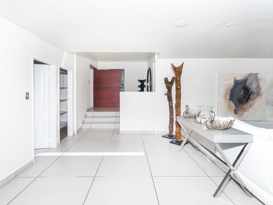 To Let 4 Bedroom Property for Rent in Sandown Gauteng