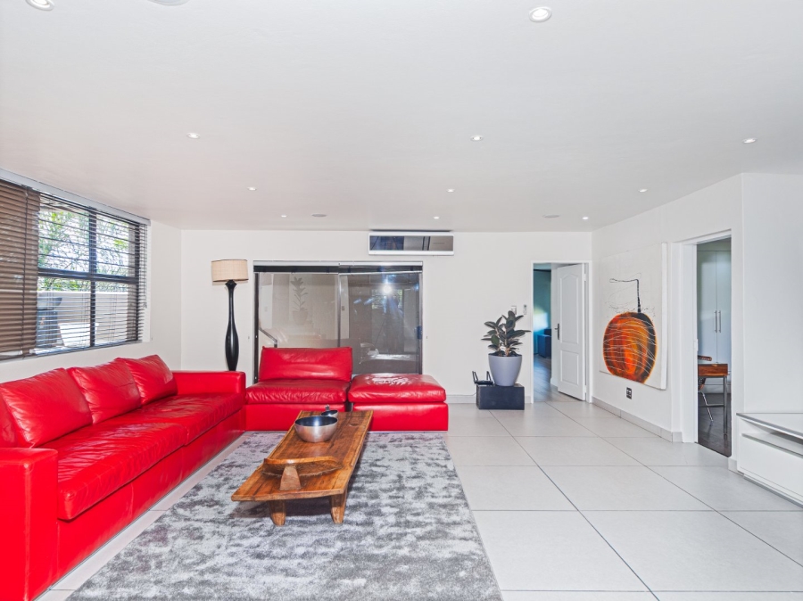 To Let 4 Bedroom Property for Rent in Sandown Gauteng