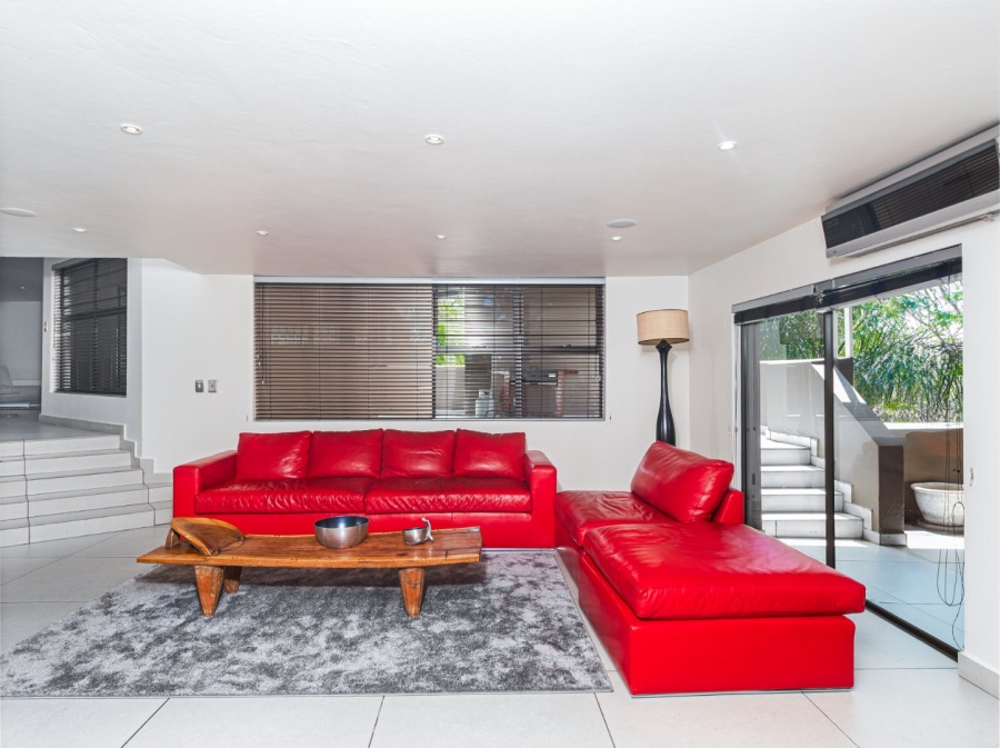 To Let 4 Bedroom Property for Rent in Sandown Gauteng