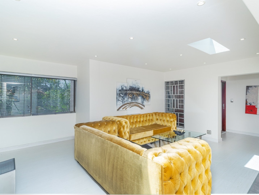 To Let 4 Bedroom Property for Rent in Sandown Gauteng