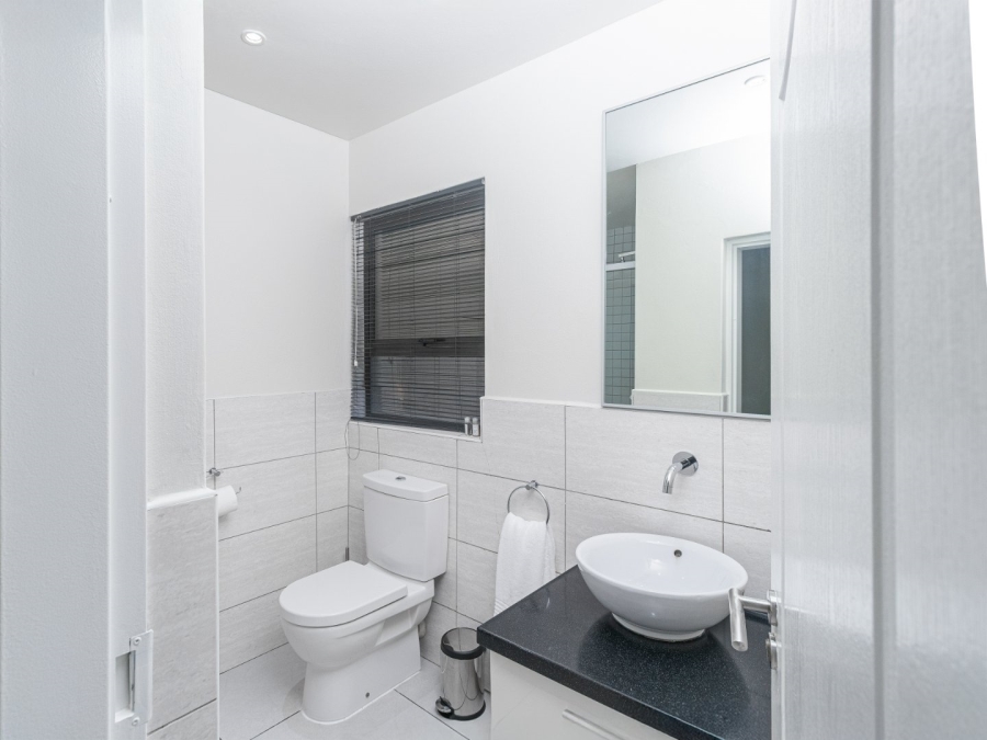 To Let 4 Bedroom Property for Rent in Sandown Gauteng