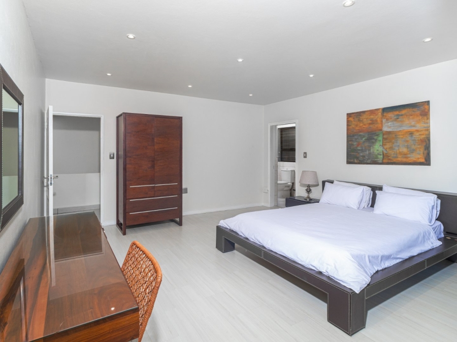 To Let 4 Bedroom Property for Rent in Sandown Gauteng