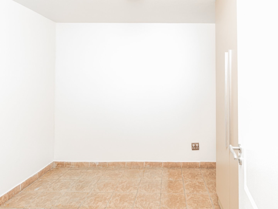 To Let 4 Bedroom Property for Rent in Sandown Gauteng