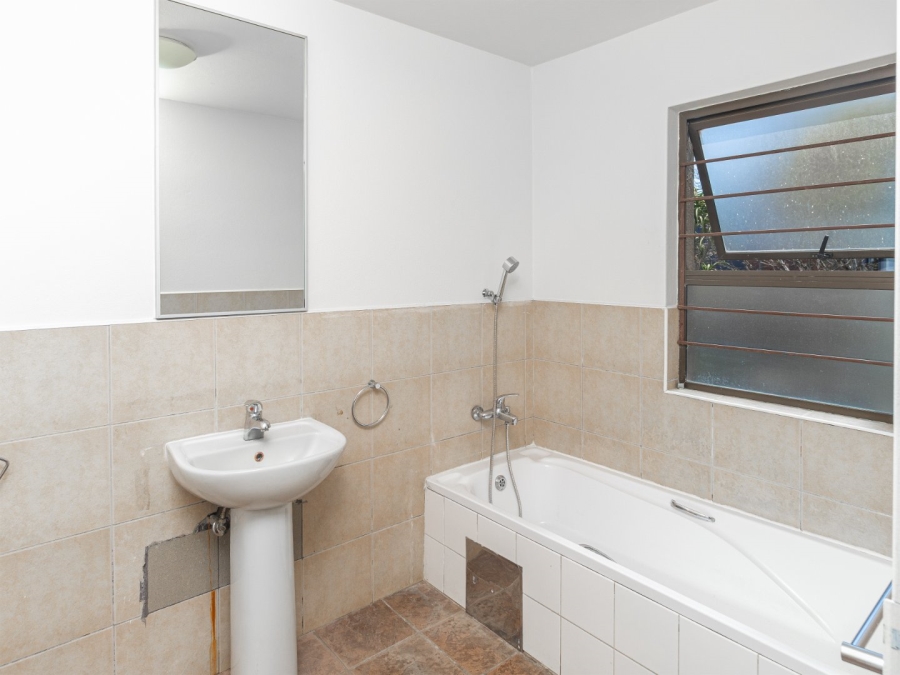 To Let 4 Bedroom Property for Rent in Sandown Gauteng