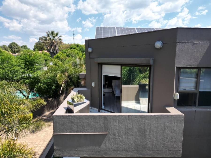 To Let 4 Bedroom Property for Rent in Sandown Gauteng