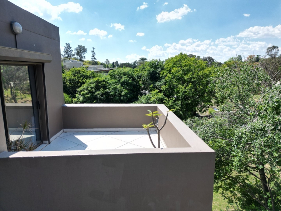 To Let 4 Bedroom Property for Rent in Sandown Gauteng