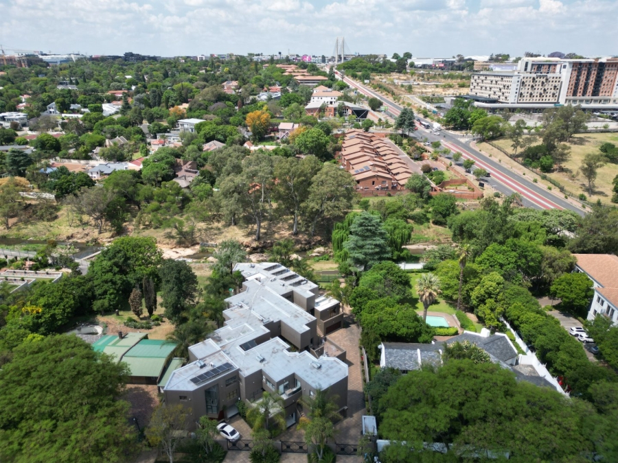 To Let 4 Bedroom Property for Rent in Sandown Gauteng