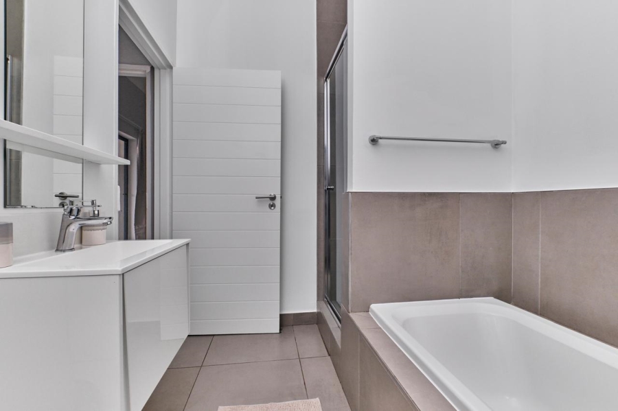  Bedroom Property for Sale in Morningside Gauteng