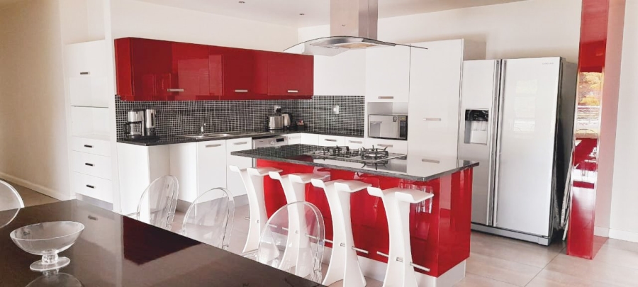 To Let 4 Bedroom Property for Rent in Sandown Gauteng