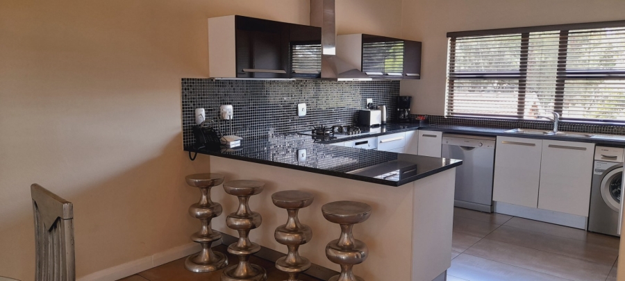 To Let 4 Bedroom Property for Rent in Sandown Gauteng