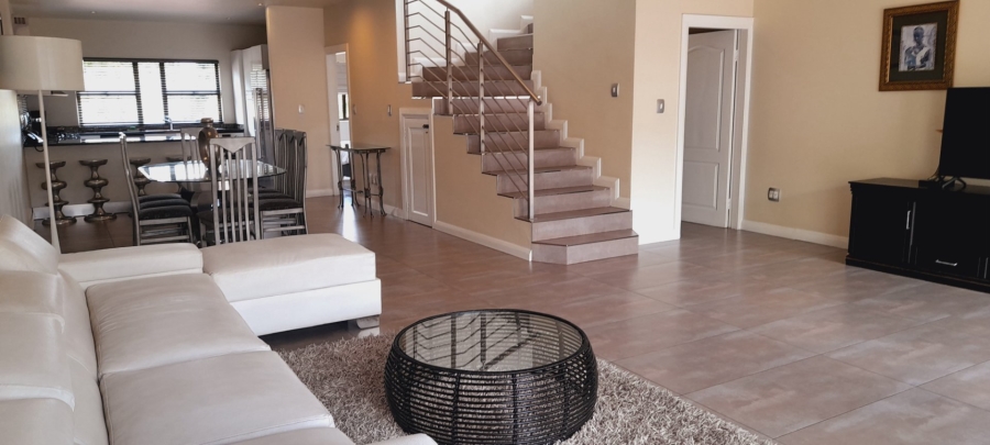 To Let 4 Bedroom Property for Rent in Sandown Gauteng