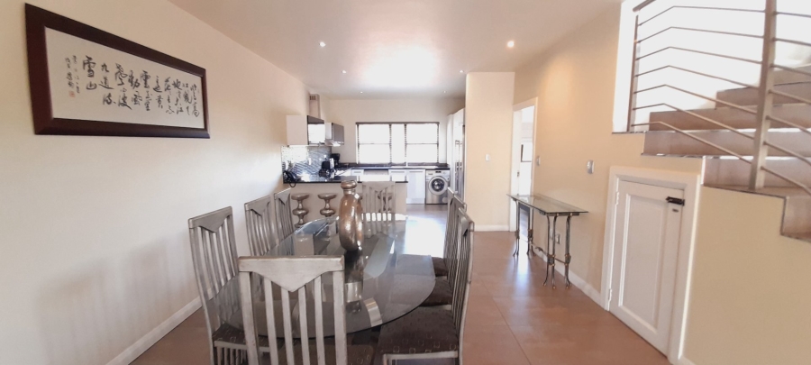 To Let 4 Bedroom Property for Rent in Sandown Gauteng