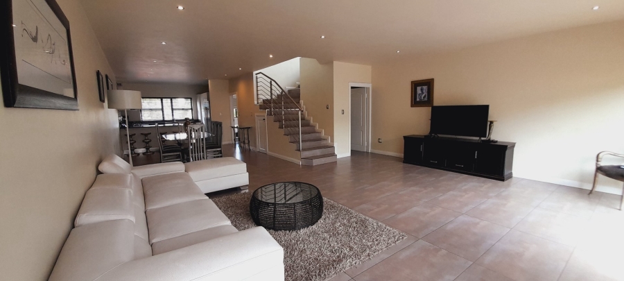 To Let 4 Bedroom Property for Rent in Sandown Gauteng