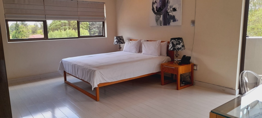 To Let 4 Bedroom Property for Rent in Sandown Gauteng