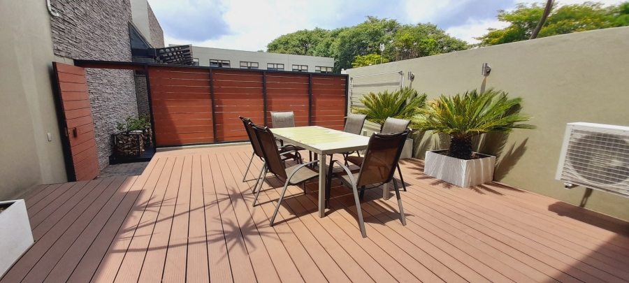 To Let 4 Bedroom Property for Rent in Sandown Gauteng