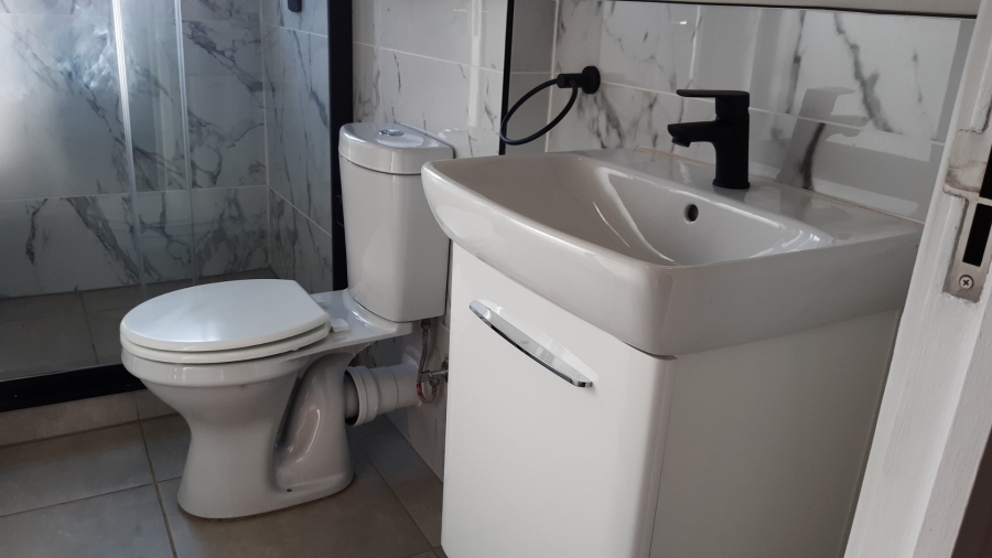 To Let 2 Bedroom Property for Rent in Waterfall Gauteng