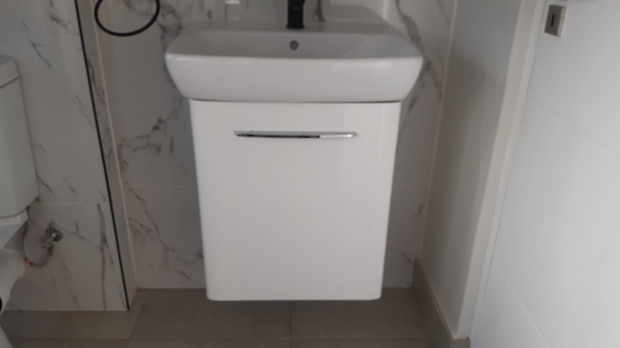 To Let 2 Bedroom Property for Rent in Waterfall Gauteng