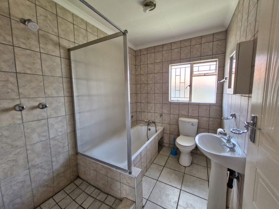 To Let 2 Bedroom Property for Rent in Comet Gauteng