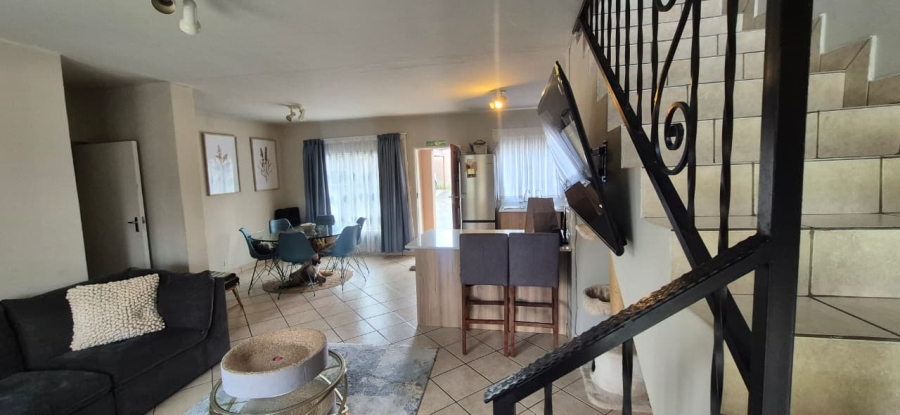 To Let 2 Bedroom Property for Rent in Vorna Valley Gauteng