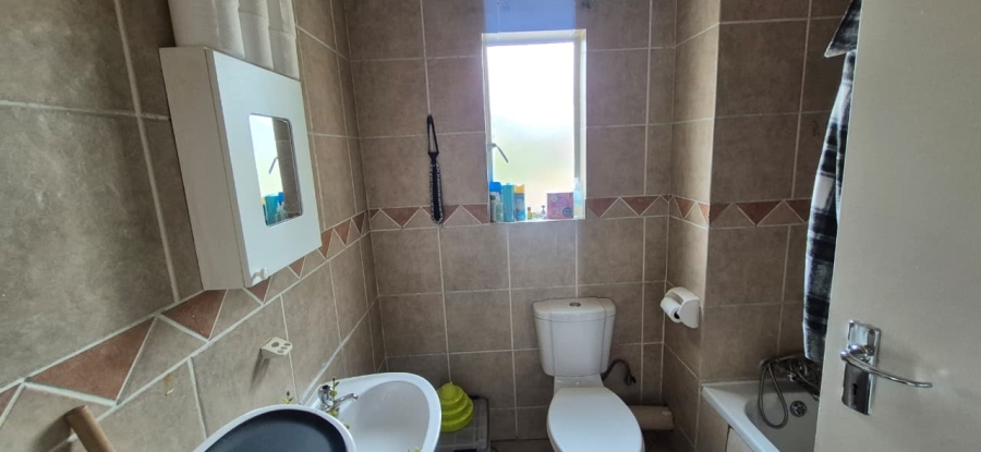 To Let 2 Bedroom Property for Rent in Vorna Valley Gauteng