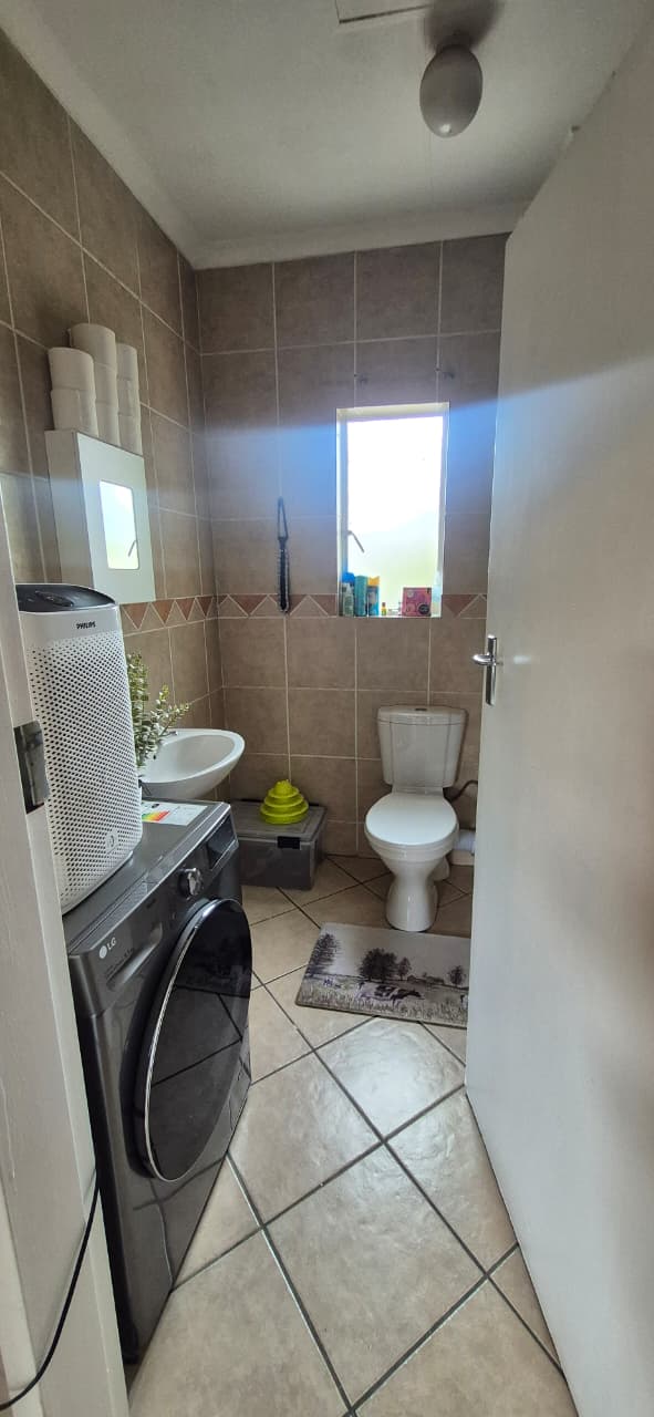 To Let 2 Bedroom Property for Rent in Vorna Valley Gauteng