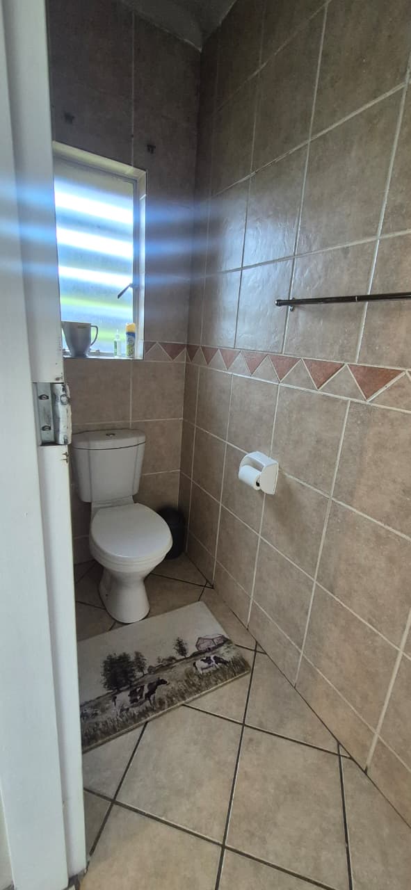 To Let 2 Bedroom Property for Rent in Vorna Valley Gauteng