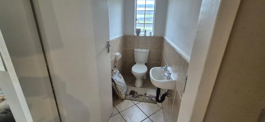 To Let 2 Bedroom Property for Rent in Vorna Valley Gauteng