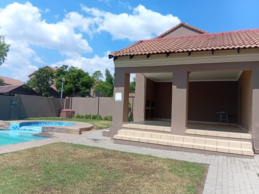 To Let 2 Bedroom Property for Rent in Vorna Valley Gauteng