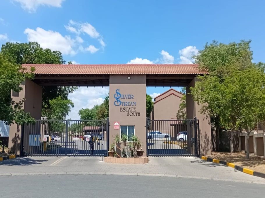 To Let 2 Bedroom Property for Rent in Vorna Valley Gauteng