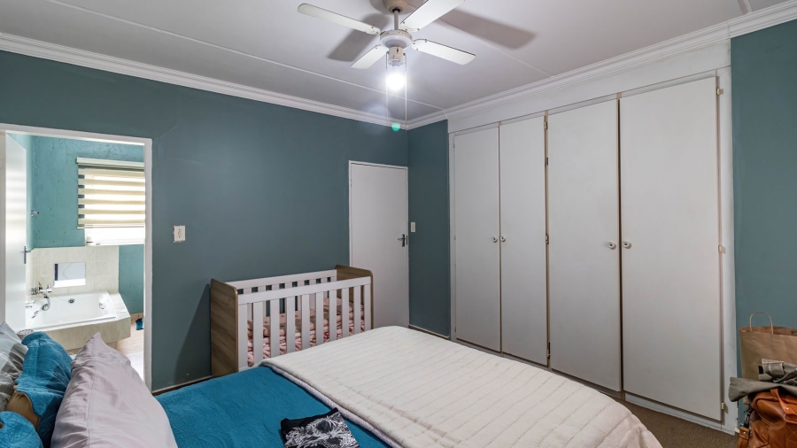 2 Bedroom Property for Sale in Kew Gauteng