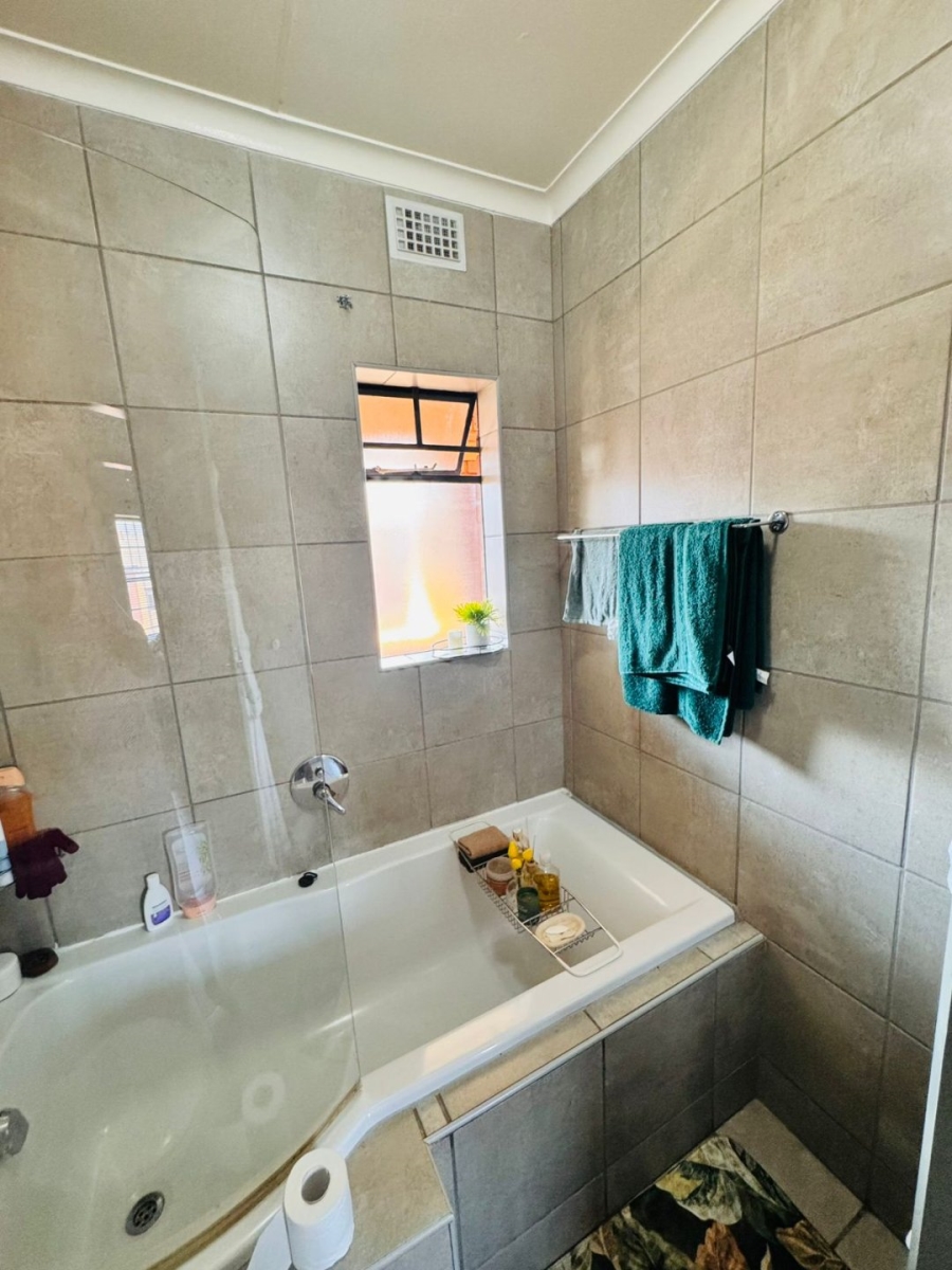 2 Bedroom Property for Sale in Montana Tuine Gauteng