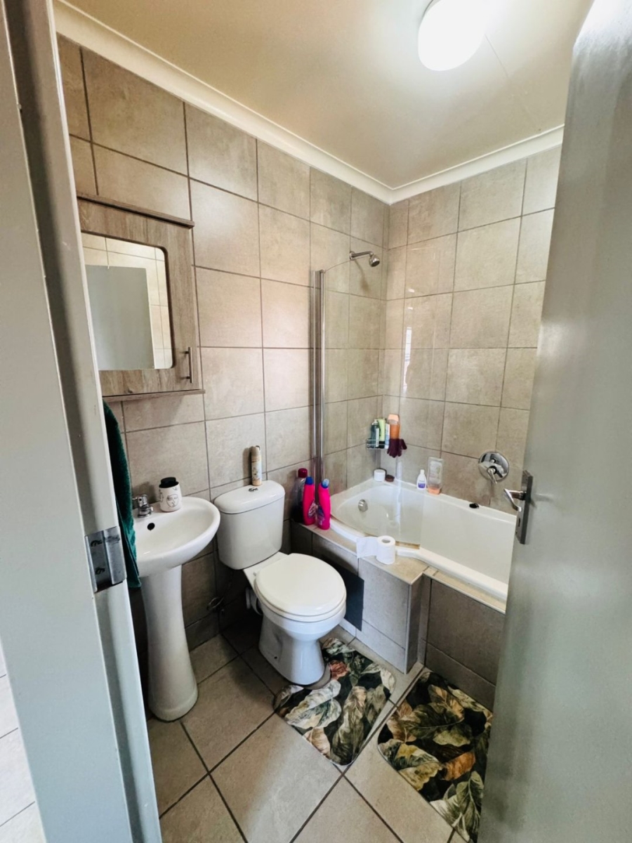 2 Bedroom Property for Sale in Montana Tuine Gauteng