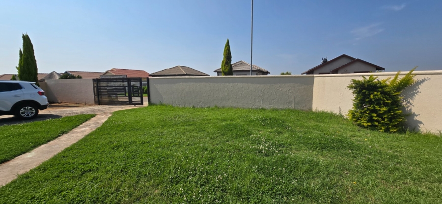 To Let 3 Bedroom Property for Rent in Crystal Park Gauteng