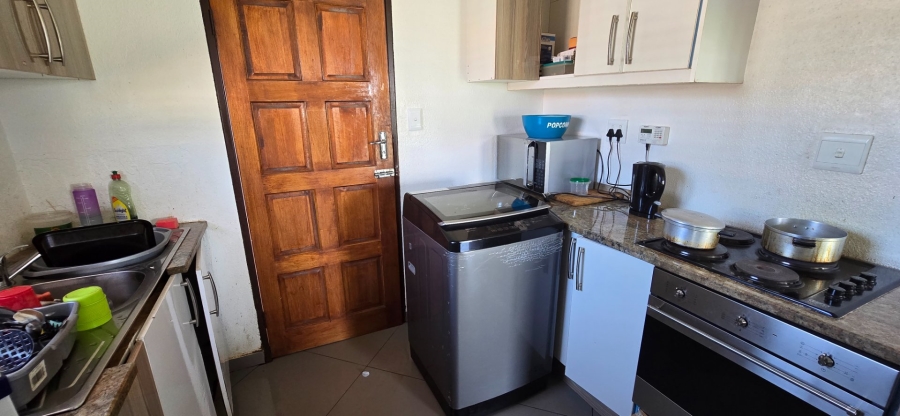 To Let 3 Bedroom Property for Rent in Crystal Park Gauteng